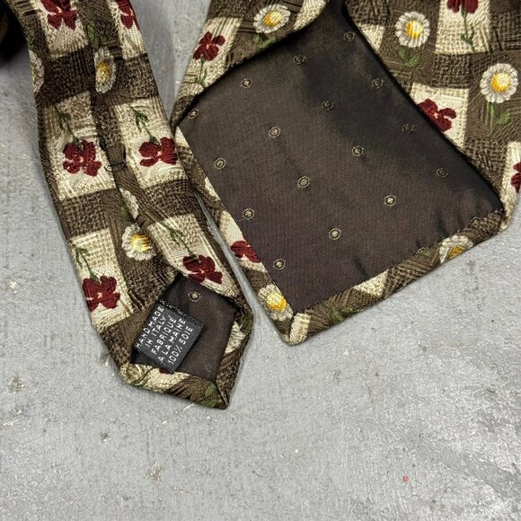 Avanlata Harry Rosen Tie Flower Pattern Made in Italy 100% Silk 3.75" - Picture 5 of 5